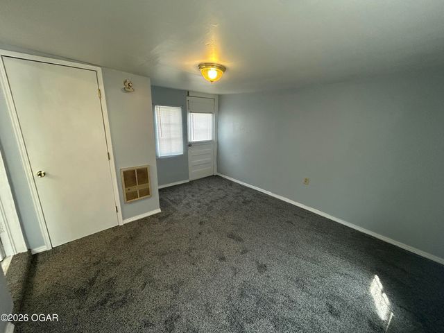 1017 W Daugherty Street, Webb City, MO 64870