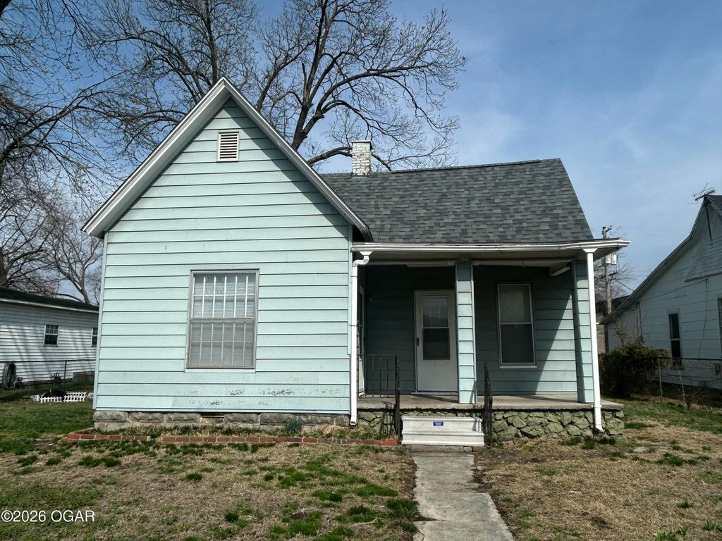 1017 W Daugherty Street, Webb City, MO 64870