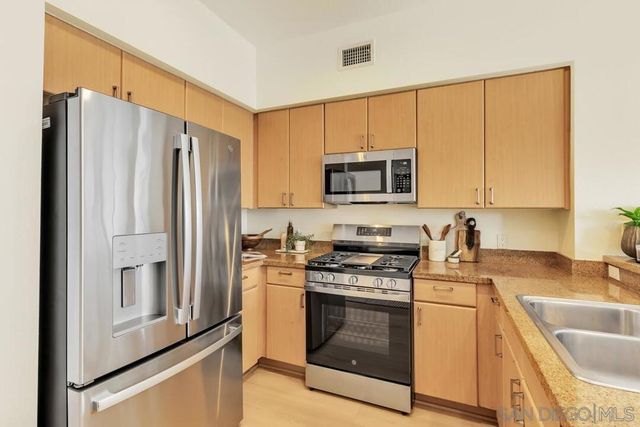 445 Island 714, San Diego, CA 92101