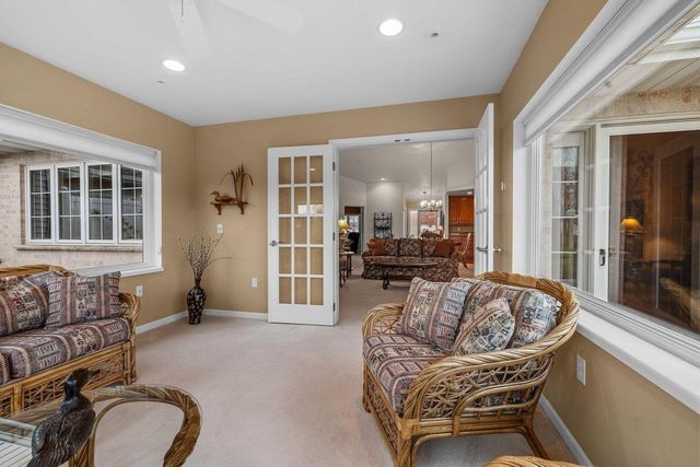 1633 TWIN LAKES CIRCLE, Green Bay, WI 54311