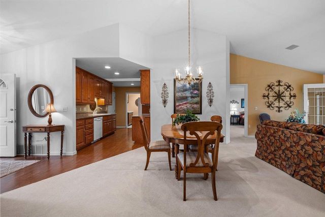 1633 TWIN LAKES CIRCLE, Green Bay, WI 54311