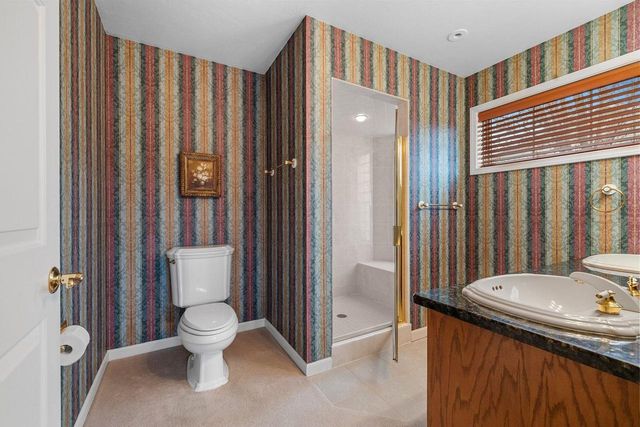 1633 TWIN LAKES CIRCLE, Green Bay, WI 54311