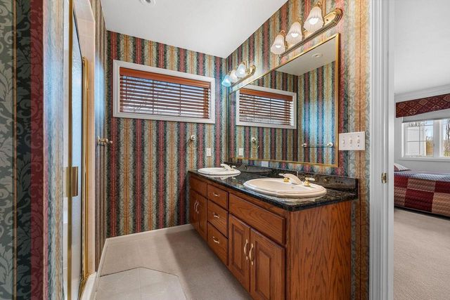 1633 TWIN LAKES CIRCLE, Green Bay, WI 54311