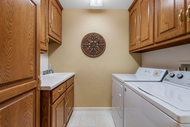 1633 TWIN LAKES CIRCLE, Green Bay, WI 54311