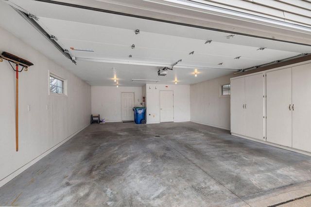 1633 TWIN LAKES CIRCLE, Green Bay, WI 54311