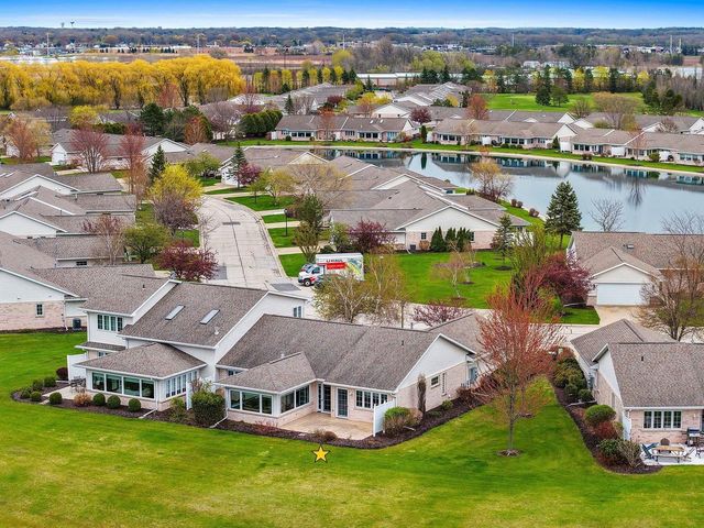 1633 TWIN LAKES CIRCLE, Green Bay, WI 54311
