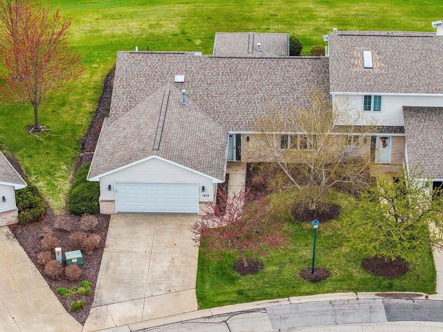 1633 TWIN LAKES CIRCLE, Green Bay, WI 54311