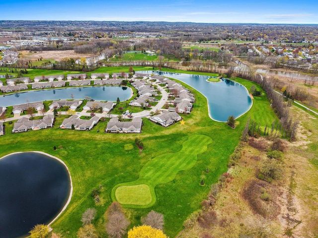 1633 TWIN LAKES CIRCLE, Green Bay, WI 54311