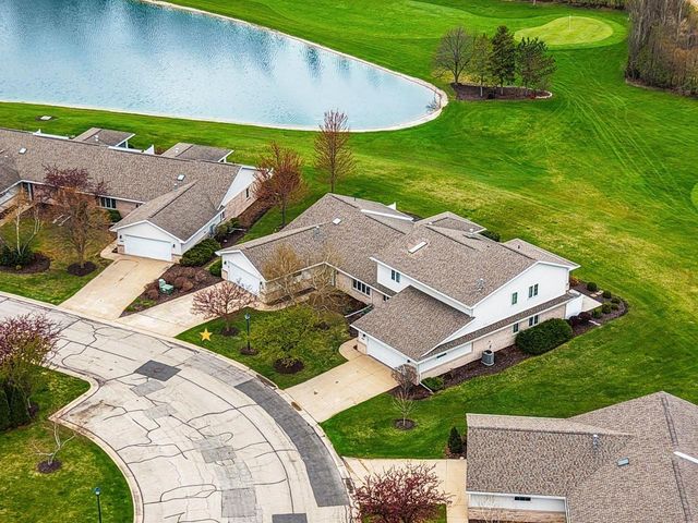 1633 TWIN LAKES CIRCLE, Green Bay, WI 54311