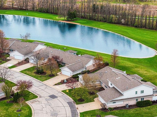 1633 TWIN LAKES CIRCLE, Green Bay, WI 54311