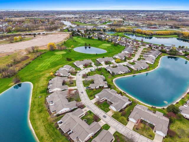 1633 TWIN LAKES CIRCLE, Green Bay, WI 54311