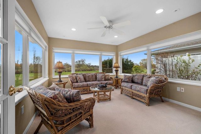 1633 TWIN LAKES CIRCLE, Green Bay, WI 54311
