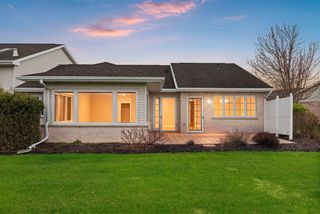 1633 TWIN LAKES CIRCLE, Green Bay, WI 54311