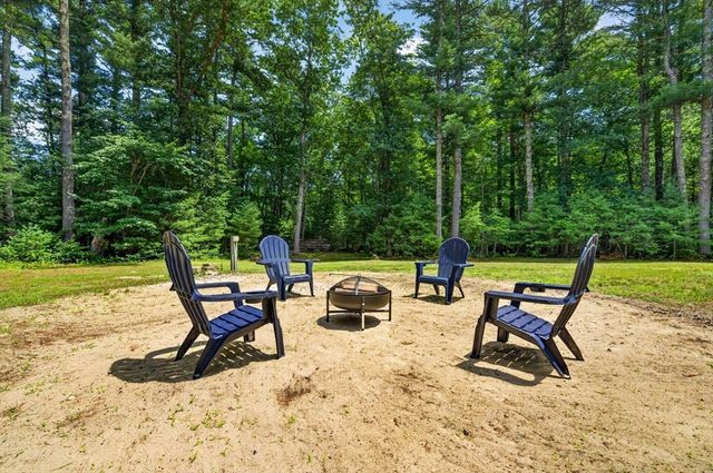 888 Walnut Plain Rd, Rochester, MA 02770