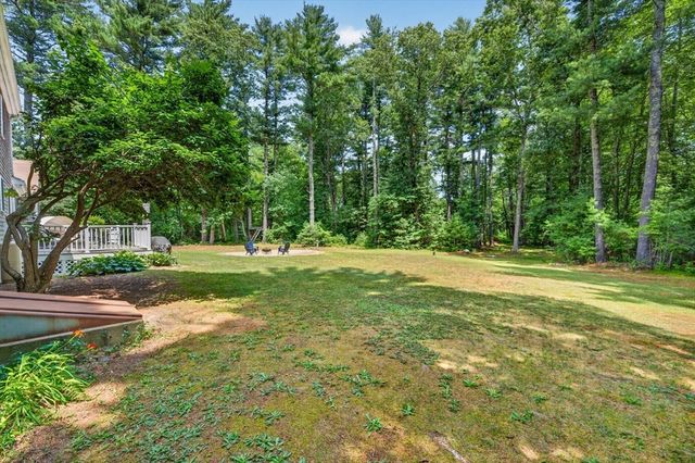 888 Walnut Plain Rd, Rochester, MA 02770