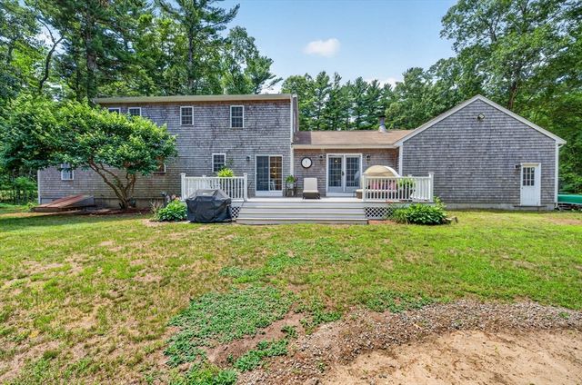 888 Walnut Plain Rd, Rochester, MA 02770