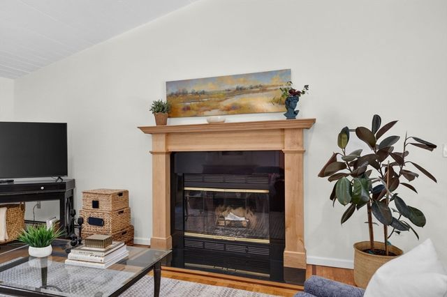 888 Walnut Plain Rd, Rochester, MA 02770