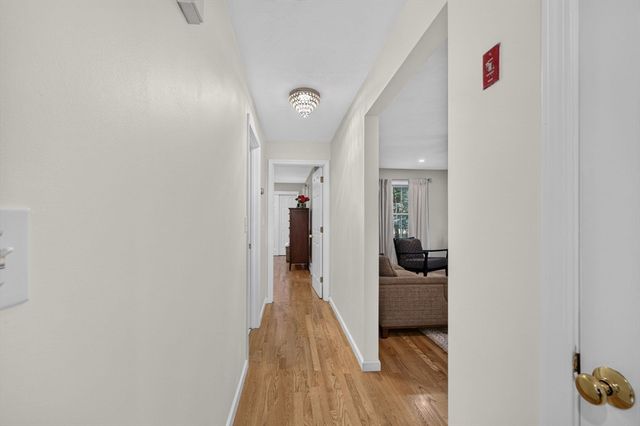 888 Walnut Plain Rd, Rochester, MA 02770
