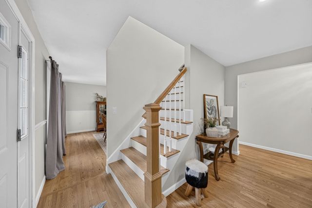 888 Walnut Plain Rd, Rochester, MA 02770