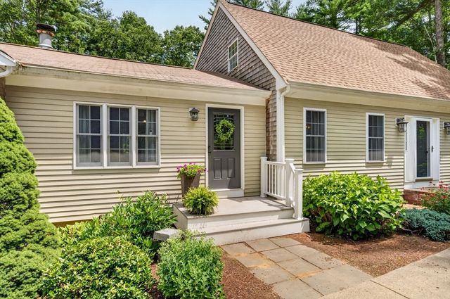 888 Walnut Plain Rd, Rochester, MA 02770
