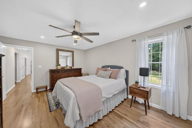 888 Walnut Plain Rd, Rochester, MA 02770