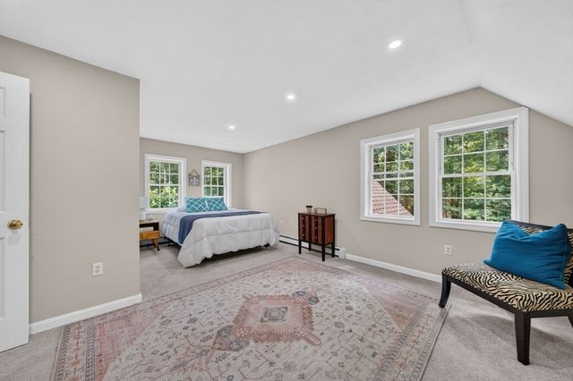 888 Walnut Plain Rd, Rochester, MA 02770