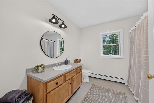 888 Walnut Plain Rd, Rochester, MA 02770