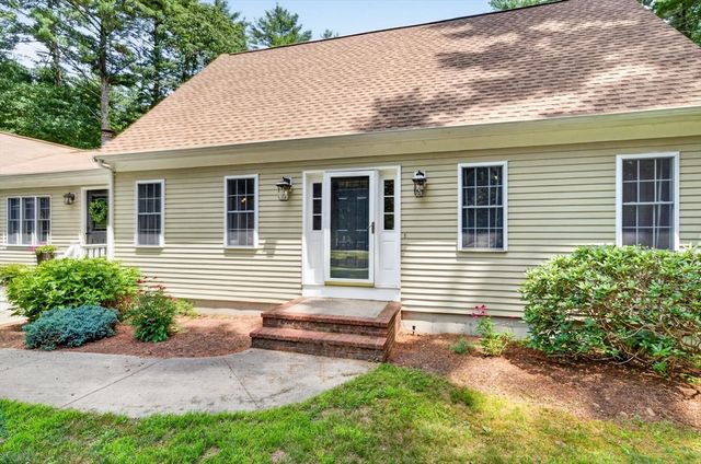 888 Walnut Plain Rd, Rochester, MA 02770