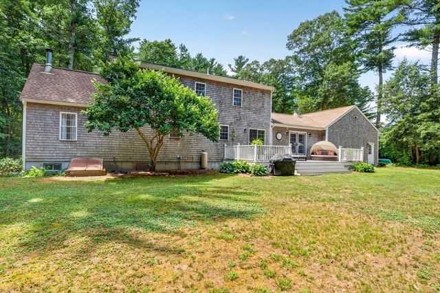 888 Walnut Plain Rd, Rochester, MA 02770