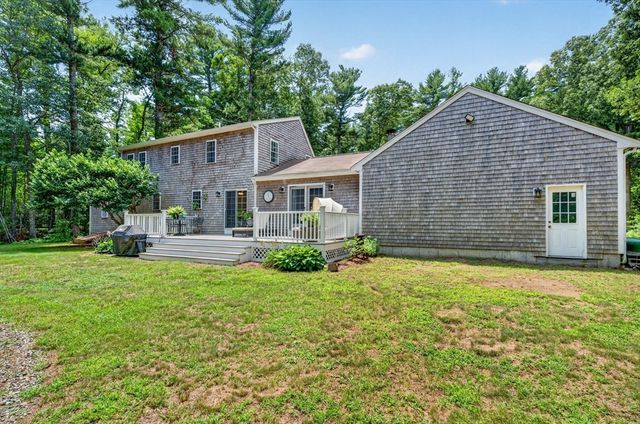 888 Walnut Plain Rd, Rochester, MA 02770