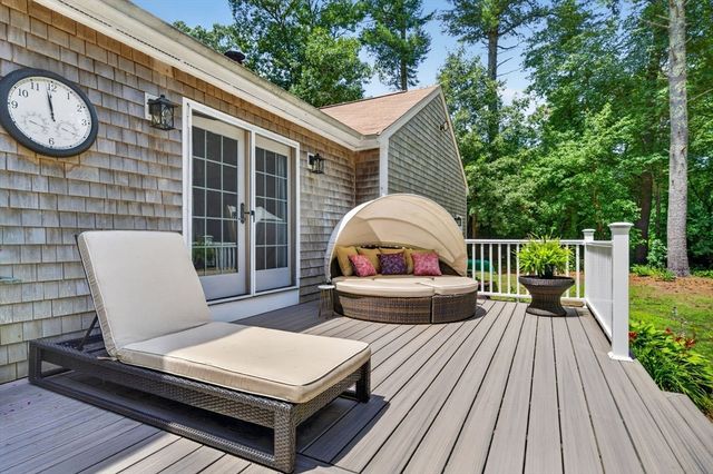 888 Walnut Plain Rd, Rochester, MA 02770