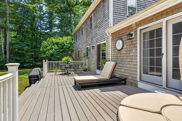 888 Walnut Plain Rd, Rochester, MA 02770