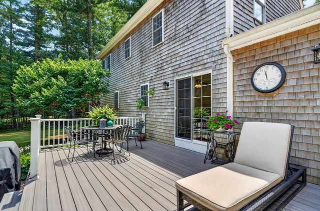 888 Walnut Plain Rd, Rochester, MA 02770