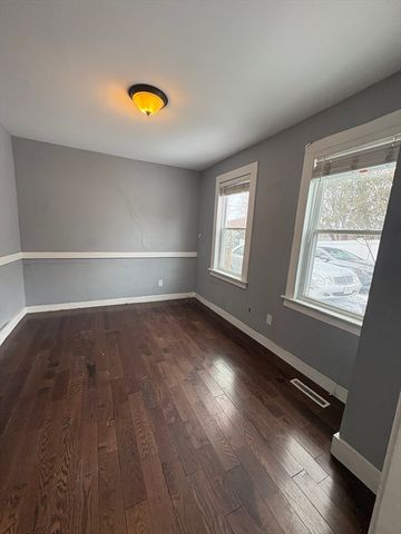 77.5 School St 77.5, Andover, MA 01810