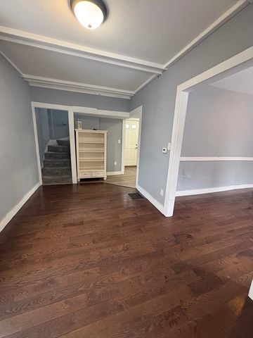 77.5 School St 77.5, Andover, MA 01810