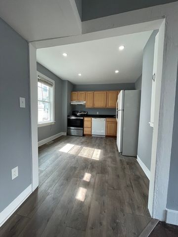 77.5 School St 77.5, Andover, MA 01810