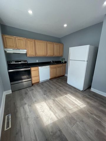 77.5 School St 77.5, Andover, MA 01810