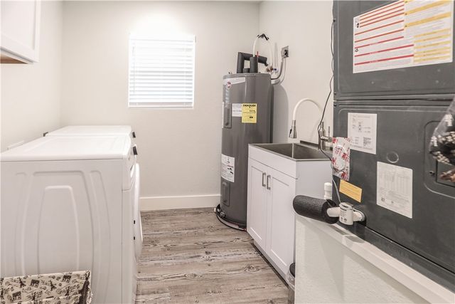 125 Lakewood Dr, Mathis, TX 78368