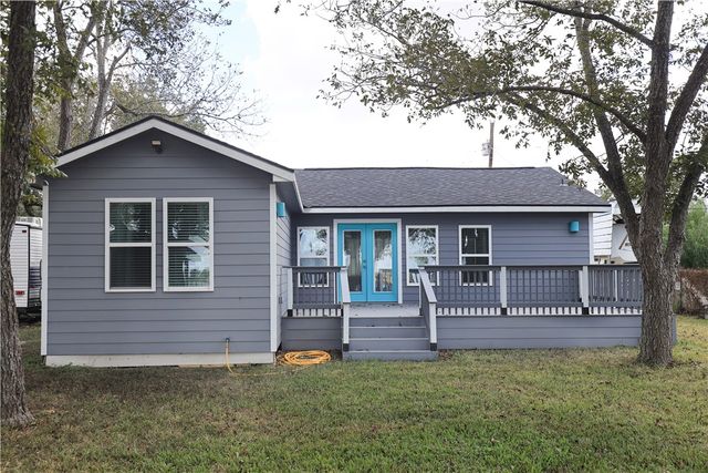 125 Lakewood Dr, Mathis, TX 78368