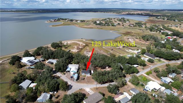 125 Lakewood Dr, Mathis, TX 78368