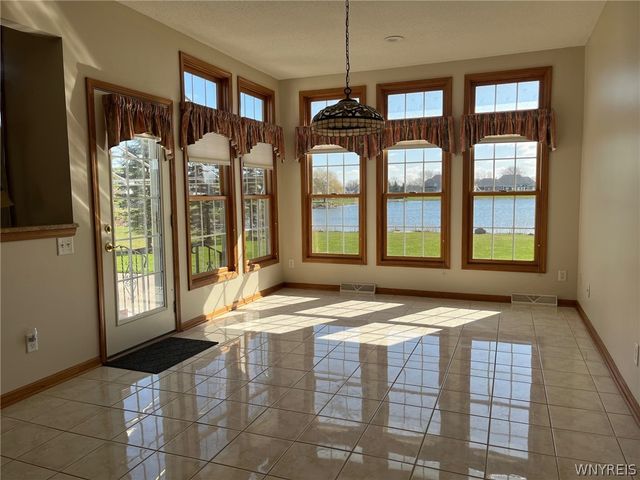 7305 Windsor Drive, Wheatfield, NY 14120