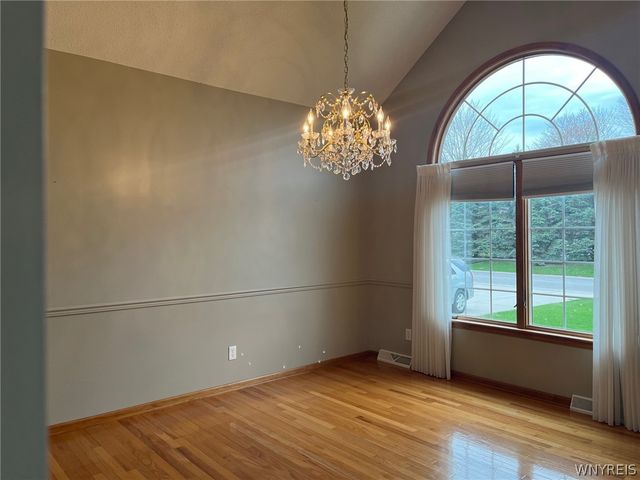 7305 Windsor Drive, Wheatfield, NY 14120