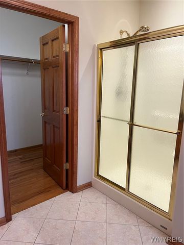 7305 Windsor Drive, Wheatfield, NY 14120