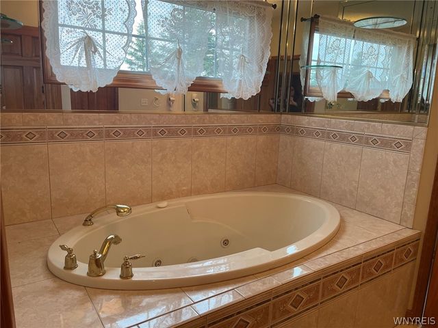 7305 Windsor Drive, Wheatfield, NY 14120