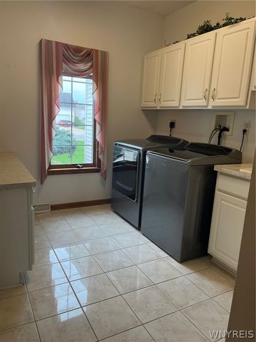 7305 Windsor Drive, Wheatfield, NY 14120