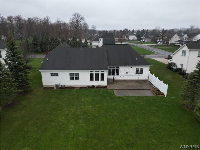 7305 Windsor Drive, Wheatfield, NY 14120