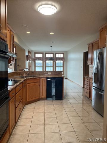 7305 Windsor Drive, Wheatfield, NY 14120