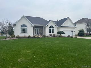 7305 Windsor Drive, Wheatfield, NY 14120