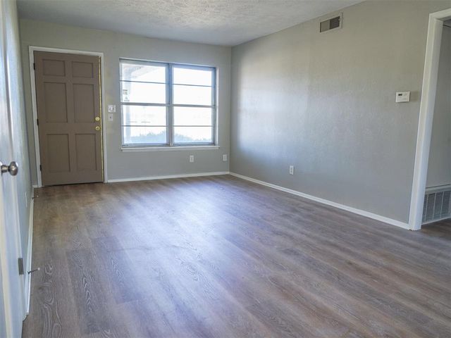 5360 NW Columbia Avenue, Lawton, OK 73505