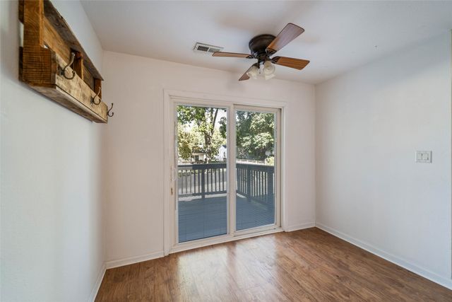 1230 S 9th Avenue E, Newton, IA 50208